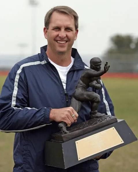 Ty Detmer holding his Heisman Trophy